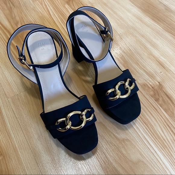 H&M NWOT Platform Sandal Heel with Gold Chain - Picture 4 of 6